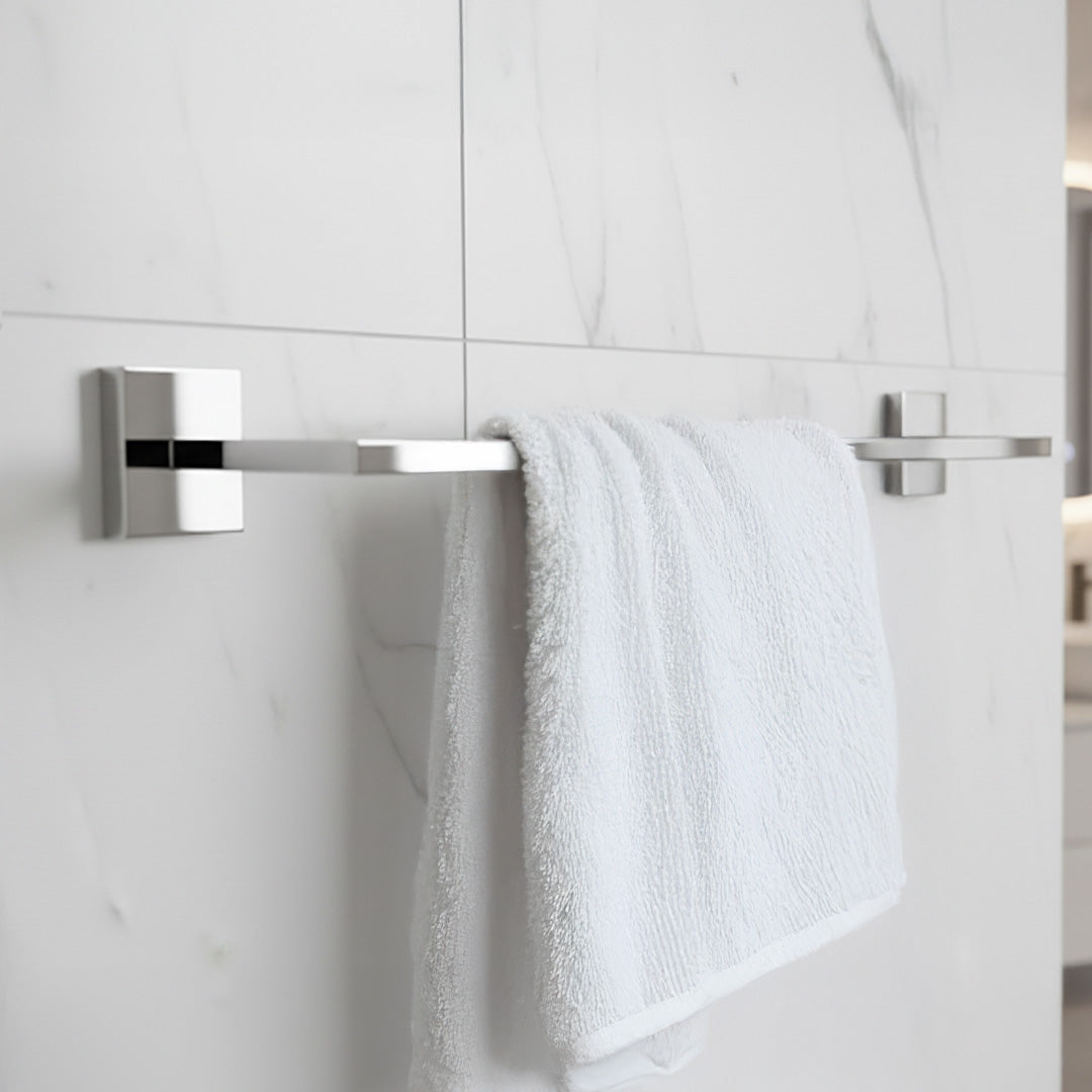 Porta Toalha de Banho Simples SIGA Inox 304 – Base Polida – Fixação Premium